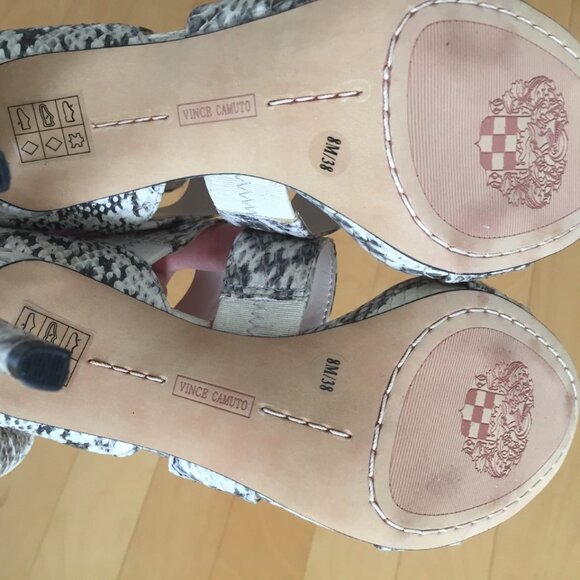 VINCE CAMUTO GORGEOUS SNAKE PRINT, GENUINE LEATHER SANDALS, SZ. 8 - Picture 7 of 7